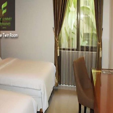 The Summit Siliwangi Hotel Бандунг Экстерьер фото